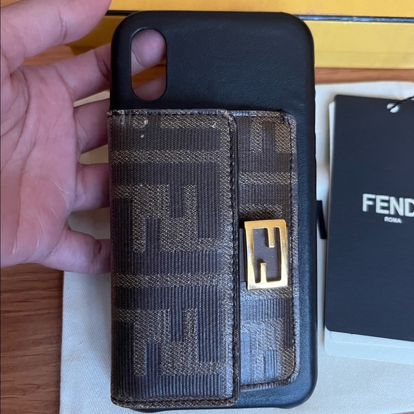 Authentic Fendi iphone case for X/XS leather card/coin - Picture 5 of 11